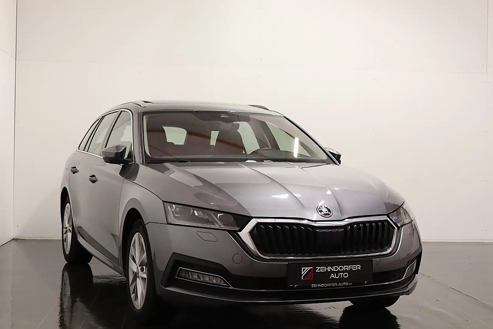 Skoda Octavia Combi 2,0 TDI Style DSG / MATRIX / PANO / RFK /... Grau - 1
