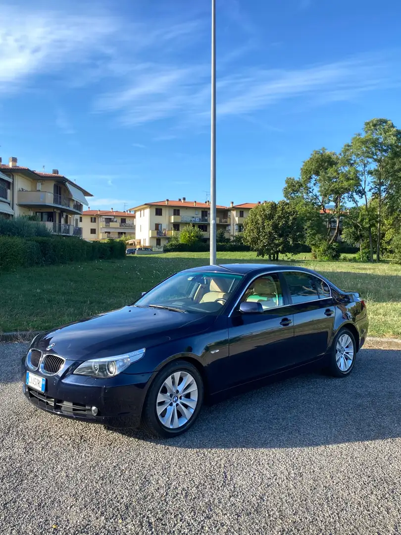 BMW 530 530d Blu interni beige plava - 1