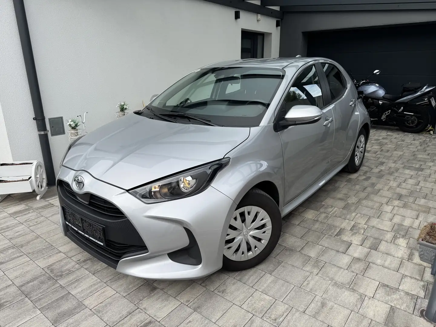 Toyota Yaris 1,0 VVT-i Active Erstbesitz, Werksgarantie - 1