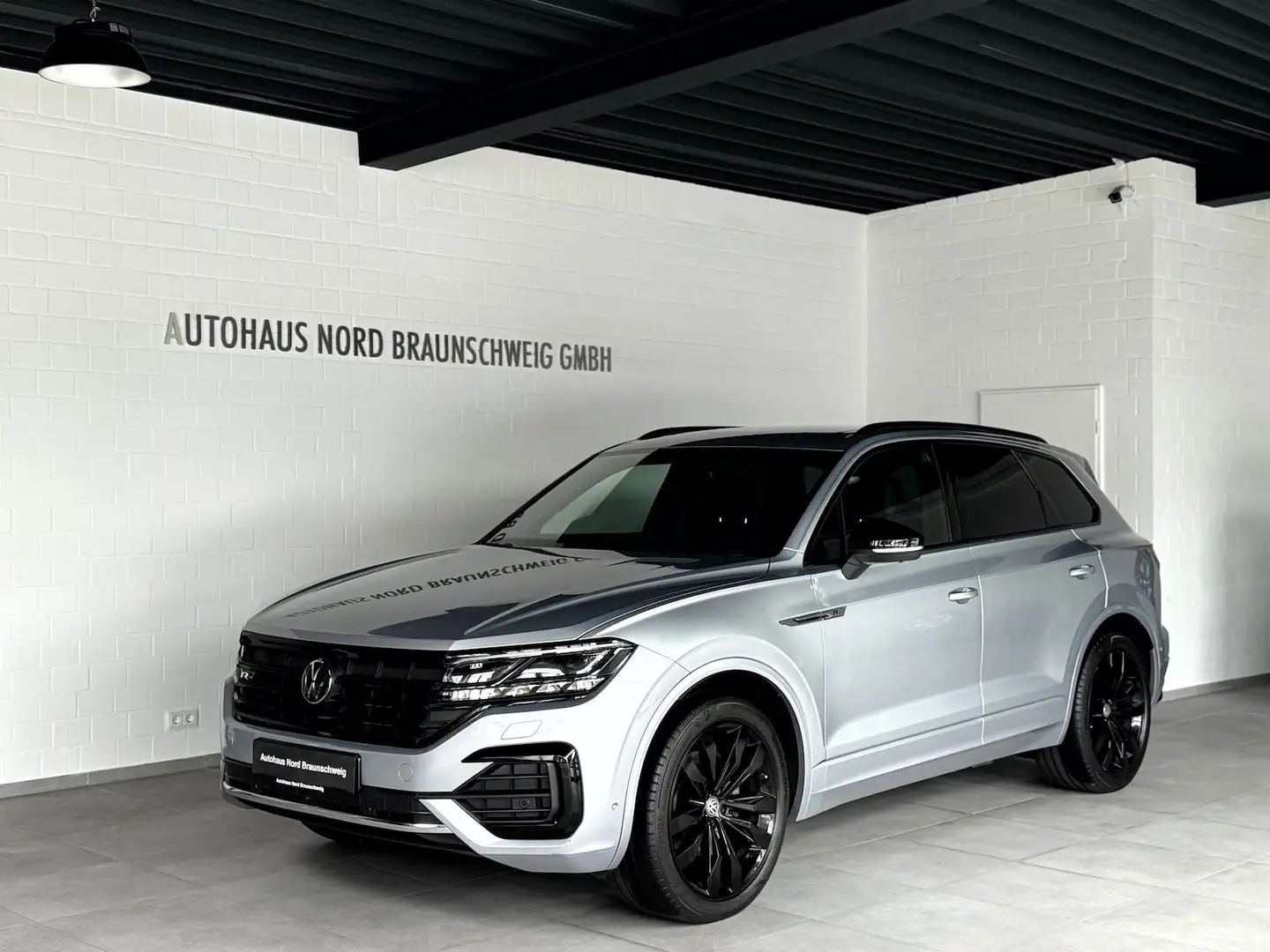 Volkswagen Touareg 3.0TDI 4Motion R Line*BlackStyle*Pano*IQ* Silber - 1