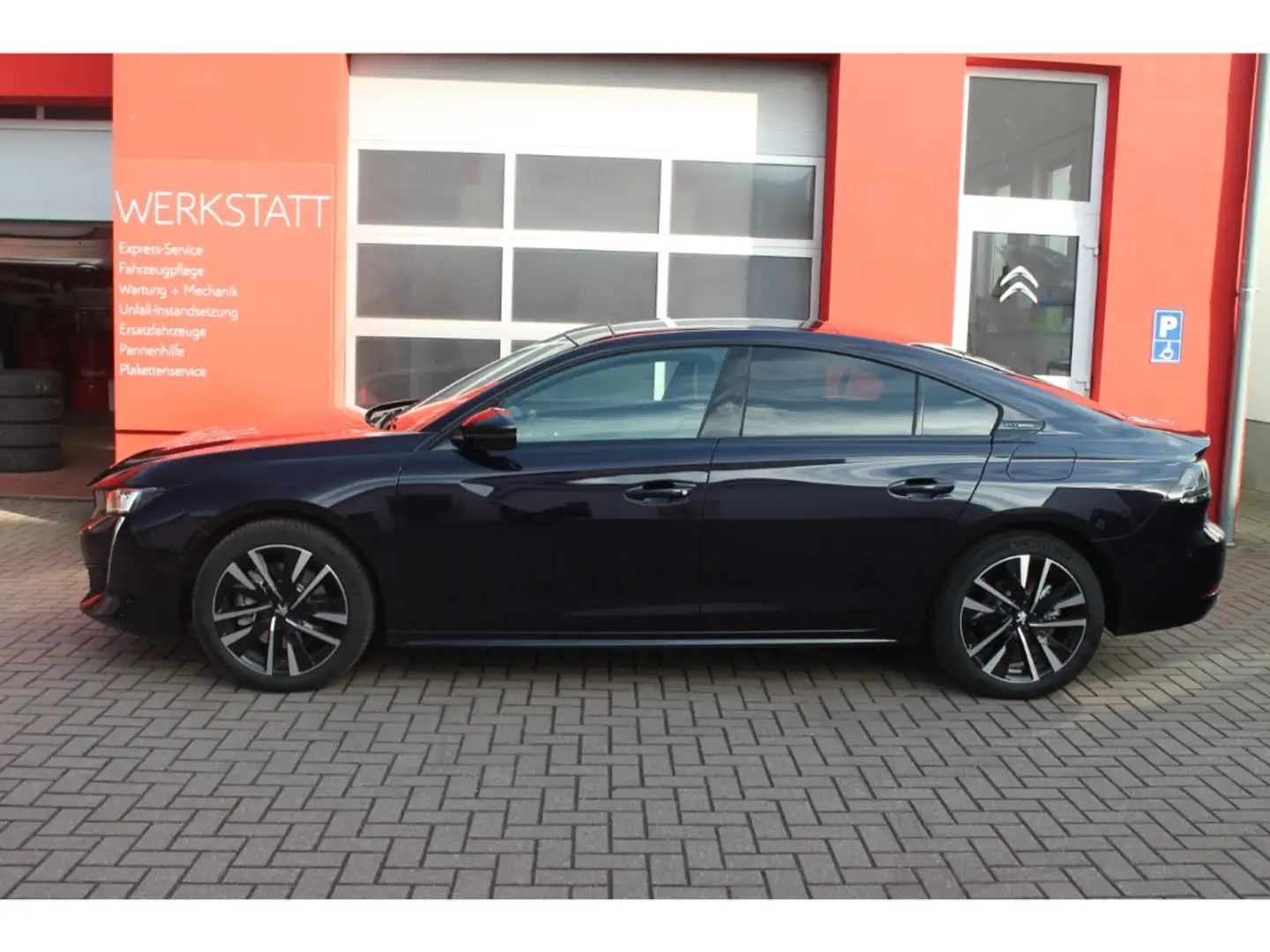 Peugeot 508 Hybrid 225 GT Dach eSitz 360 Navi Shz Focal Blau - 2