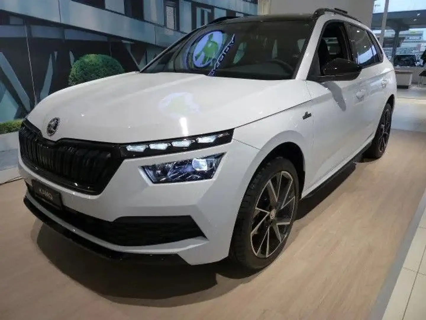 Skoda Kamiq 1,0 TSI DSG Monte Carlo AHK Navi Digi Kam Weiß - 1