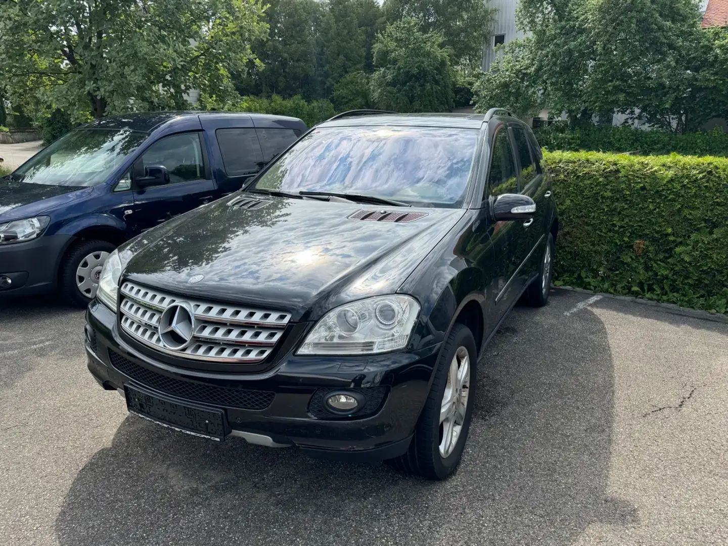 Mercedes-Benz ML 320 CDI Navi,SHD,AHK,19"Zoll,Sportpaket,MwST Schwarz - 1