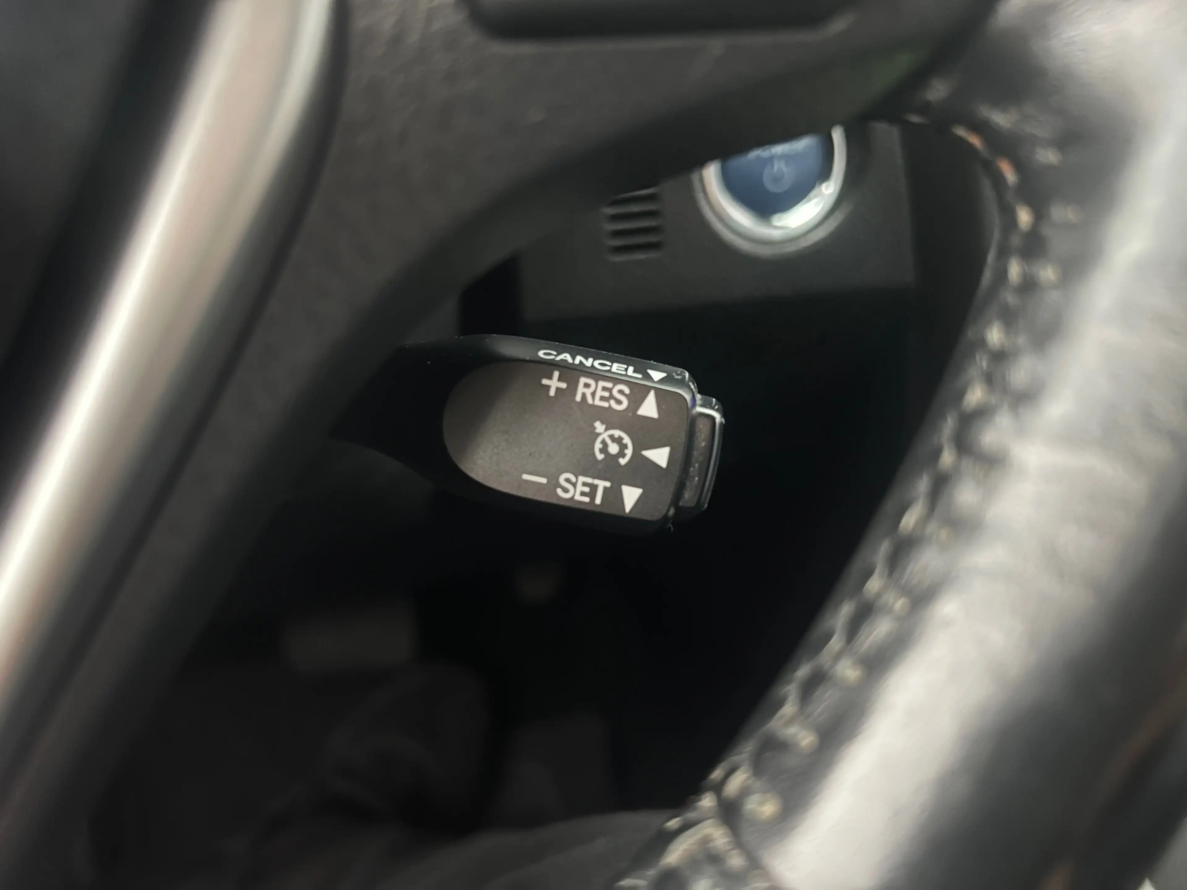 Toyota Auris 1.8 Hybrid Executive — photo 16