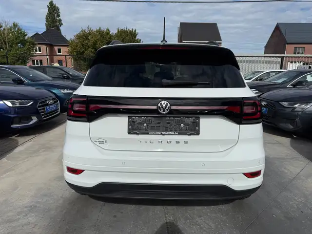 Volkswagen T-Cross view 6