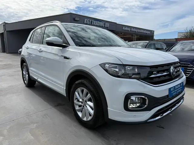 Volkswagen T-Cross view 3
