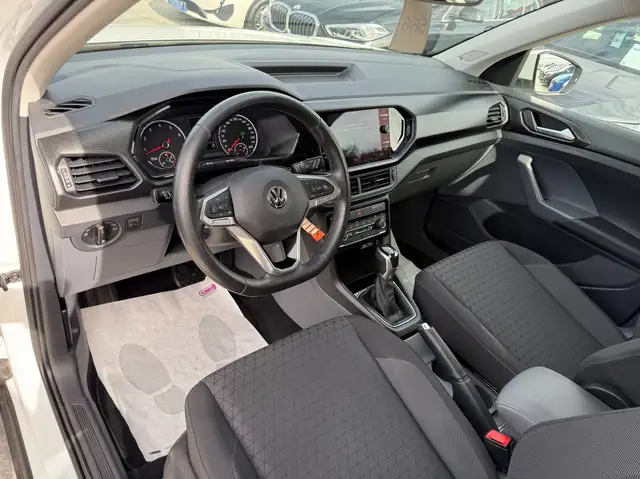 Volkswagen T-Cross view 14
