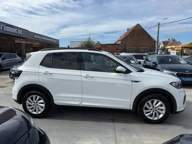 Volkswagen T-Cross view 4