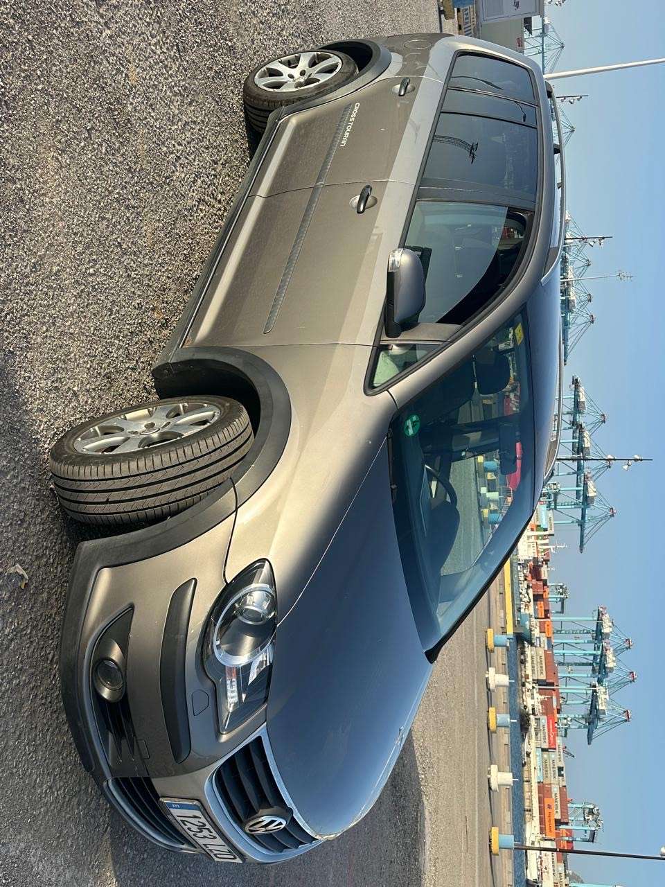 Volkswagen Touran 2.0 TDi Highline DPF - foto 1