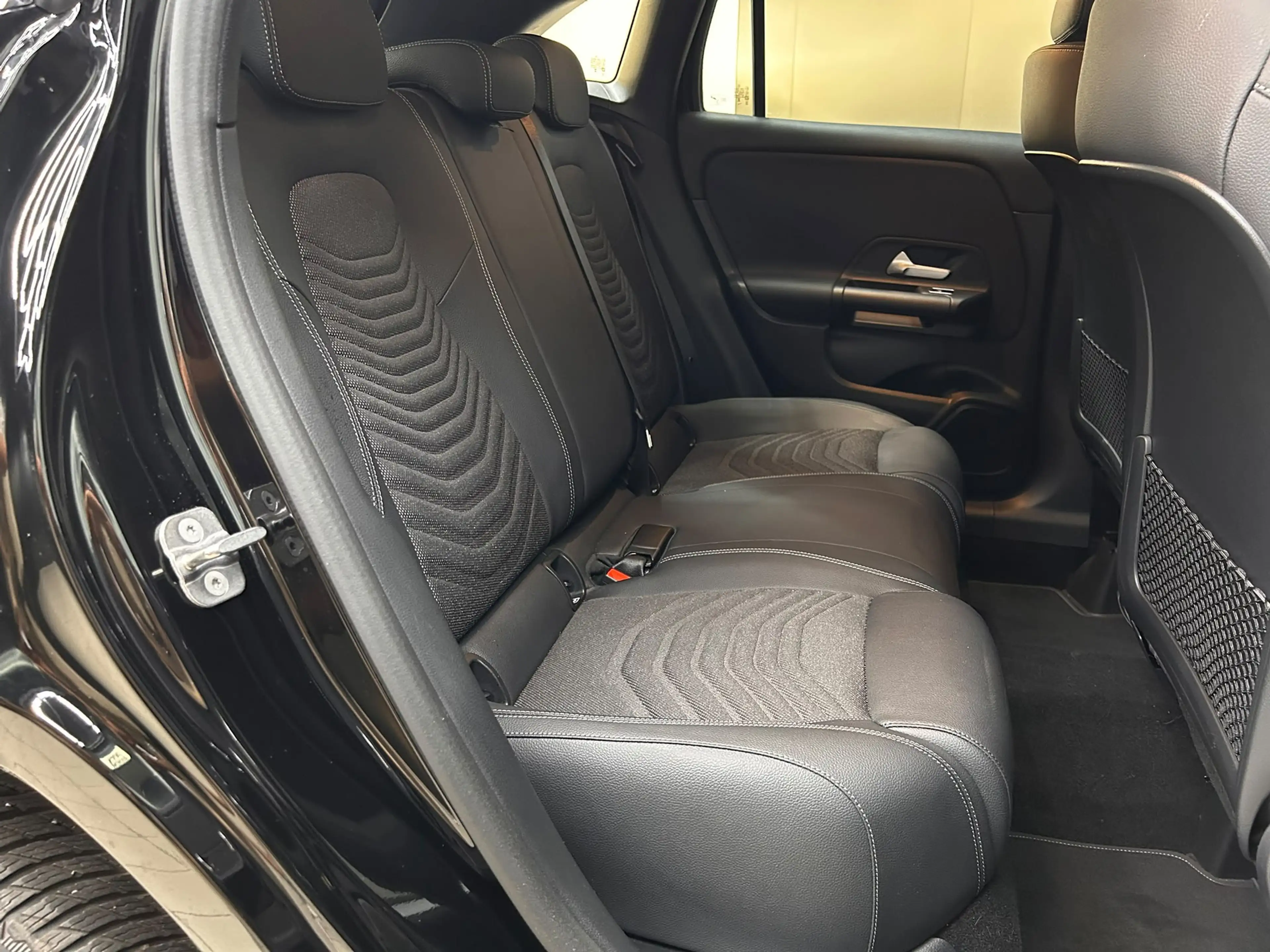 Mercedes-Benz GLA 180 CGI 7G LEDER+LED+NAVI+SHZ+KAMERA+ACC+DAB — photo 11