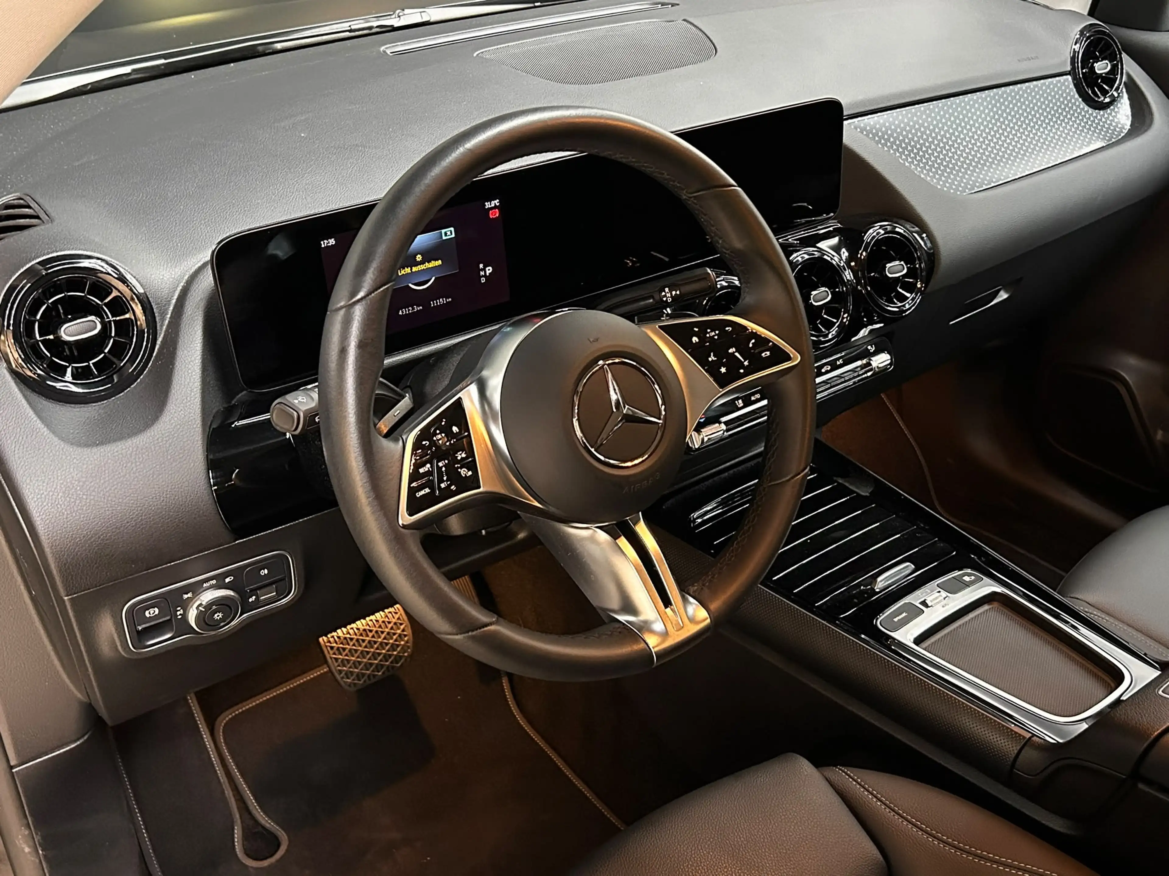 Mercedes-Benz GLA 180 CGI 7G LEDER+LED+NAVI+SHZ+KAMERA+ACC+DAB — photo 15