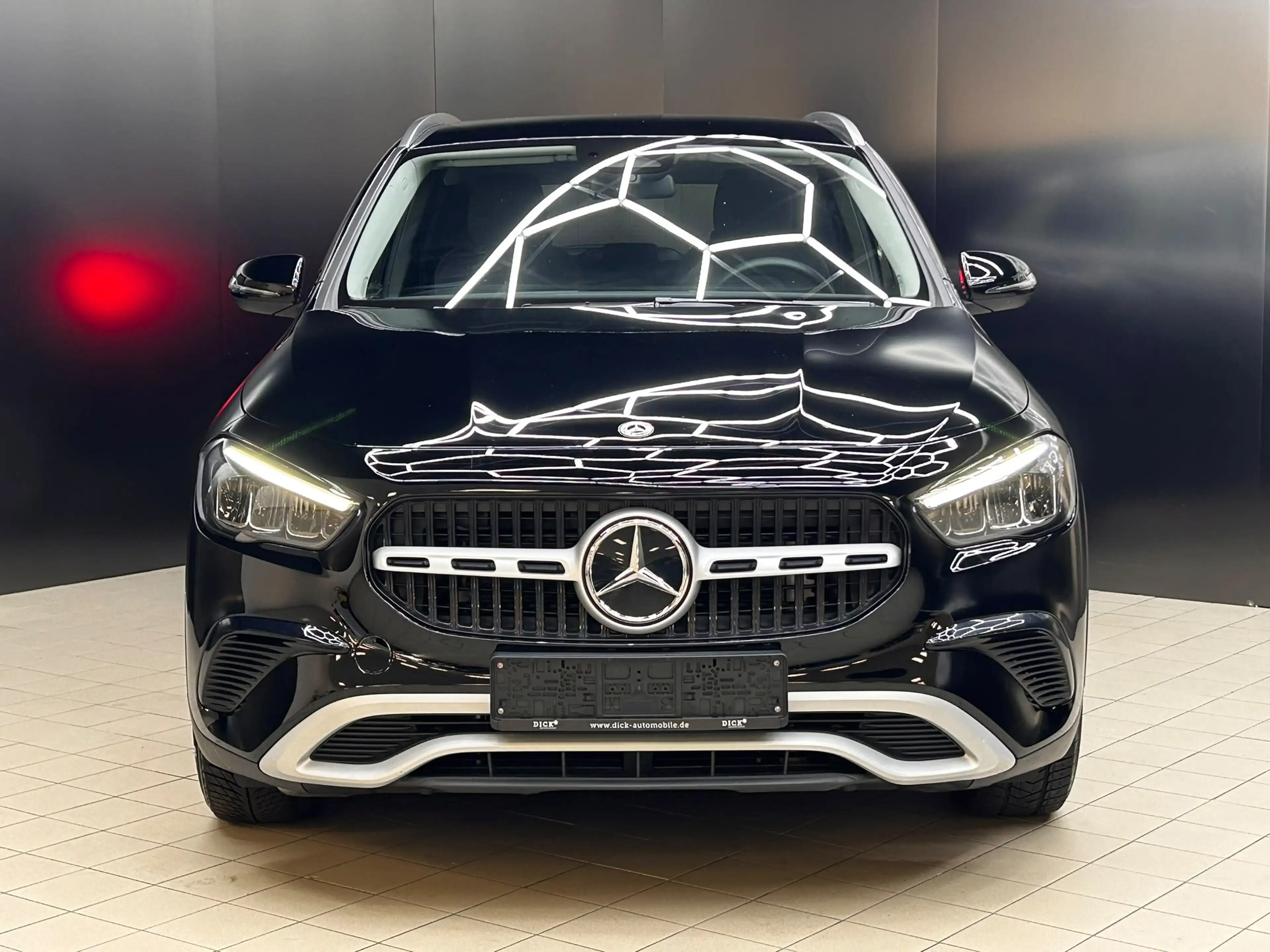 Mercedes-Benz GLA 180 CGI 7G LEDER+LED+NAVI+SHZ+KAMERA+ACC+DAB — photo 2