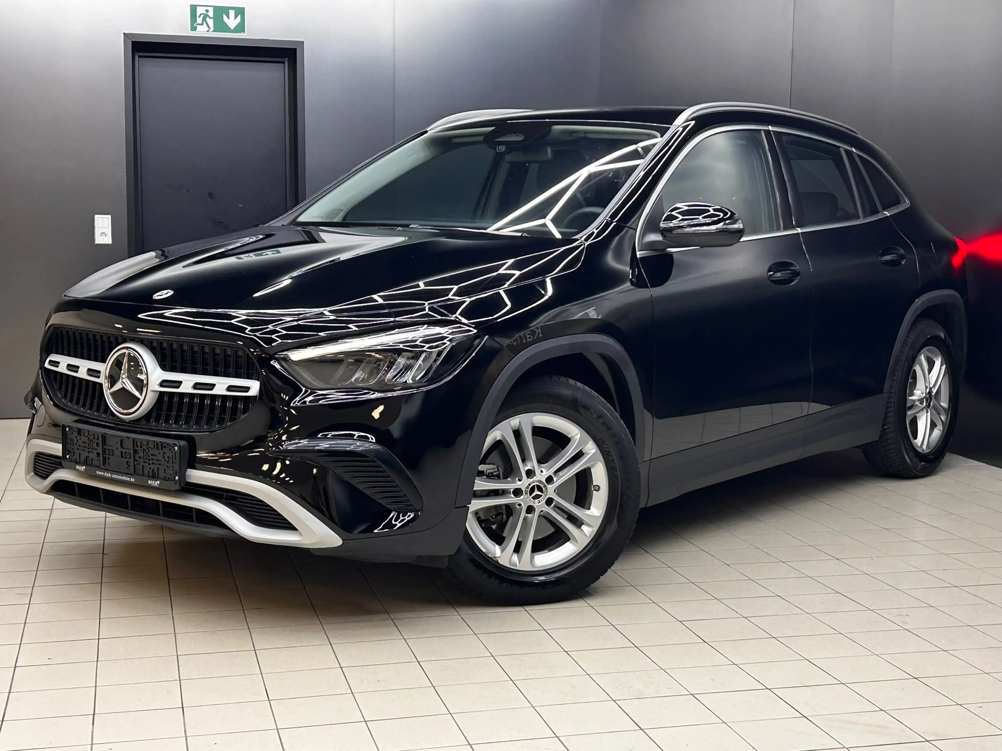 Mercedes-Benz GLA 180 CGI 7G LEDER+LED+NAVI+SHZ+KAMERA+ACC+DAB — photo 4