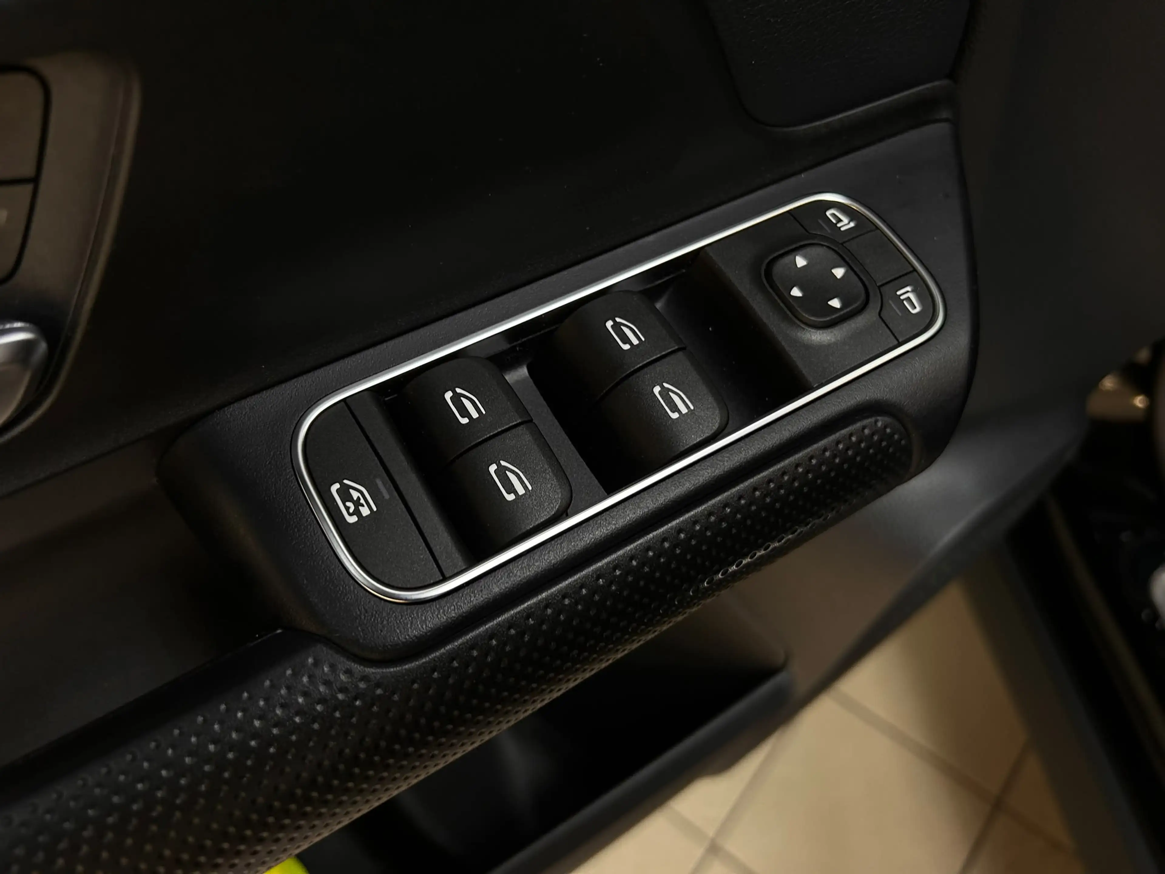 Mercedes-Benz GLA 180 CGI 7G LEDER+LED+NAVI+SHZ+KAMERA+ACC+DAB — photo 14