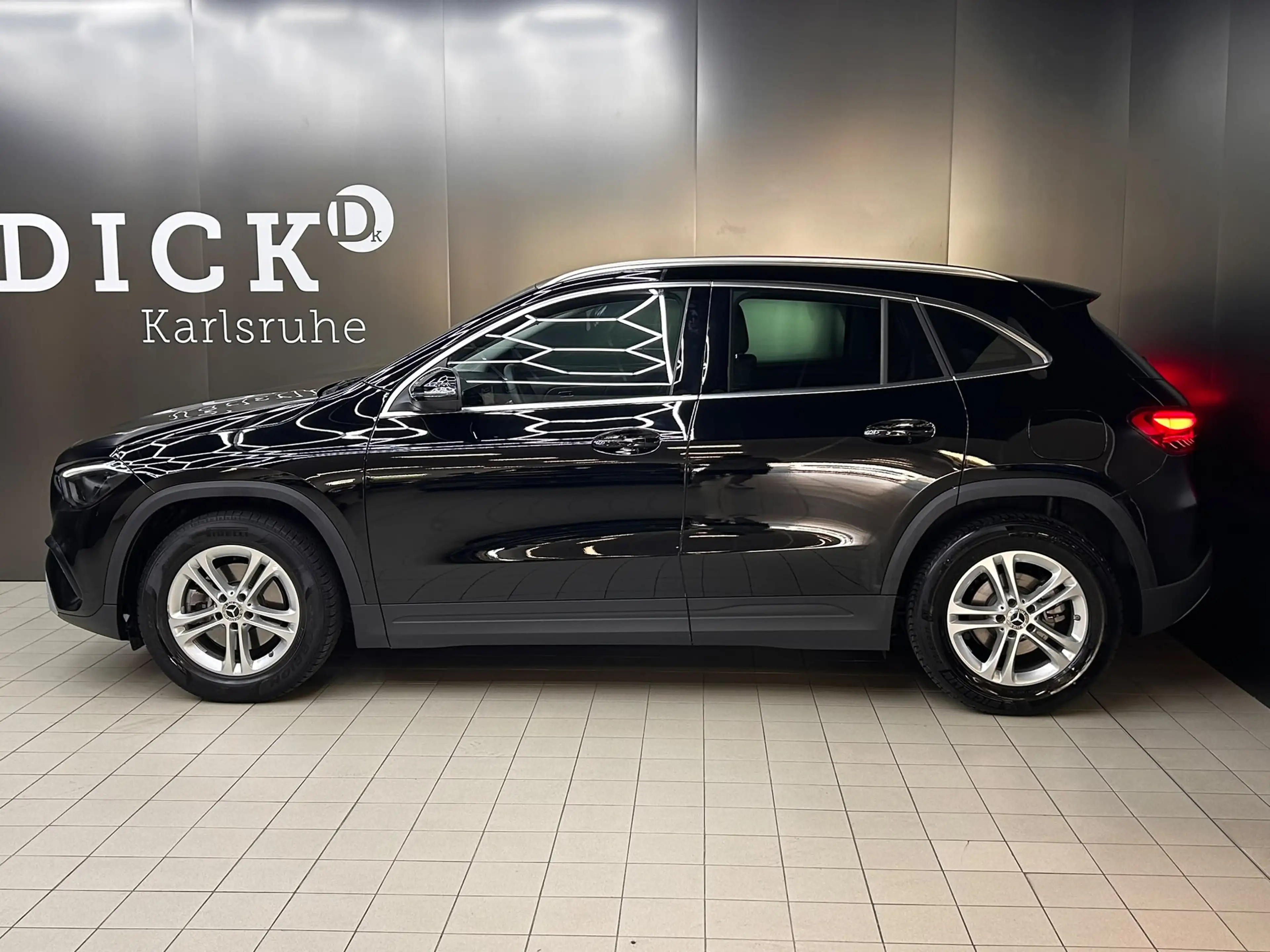 Mercedes-Benz GLA 180 CGI 7G LEDER+LED+NAVI+SHZ+KAMERA+ACC+DAB — photo 3