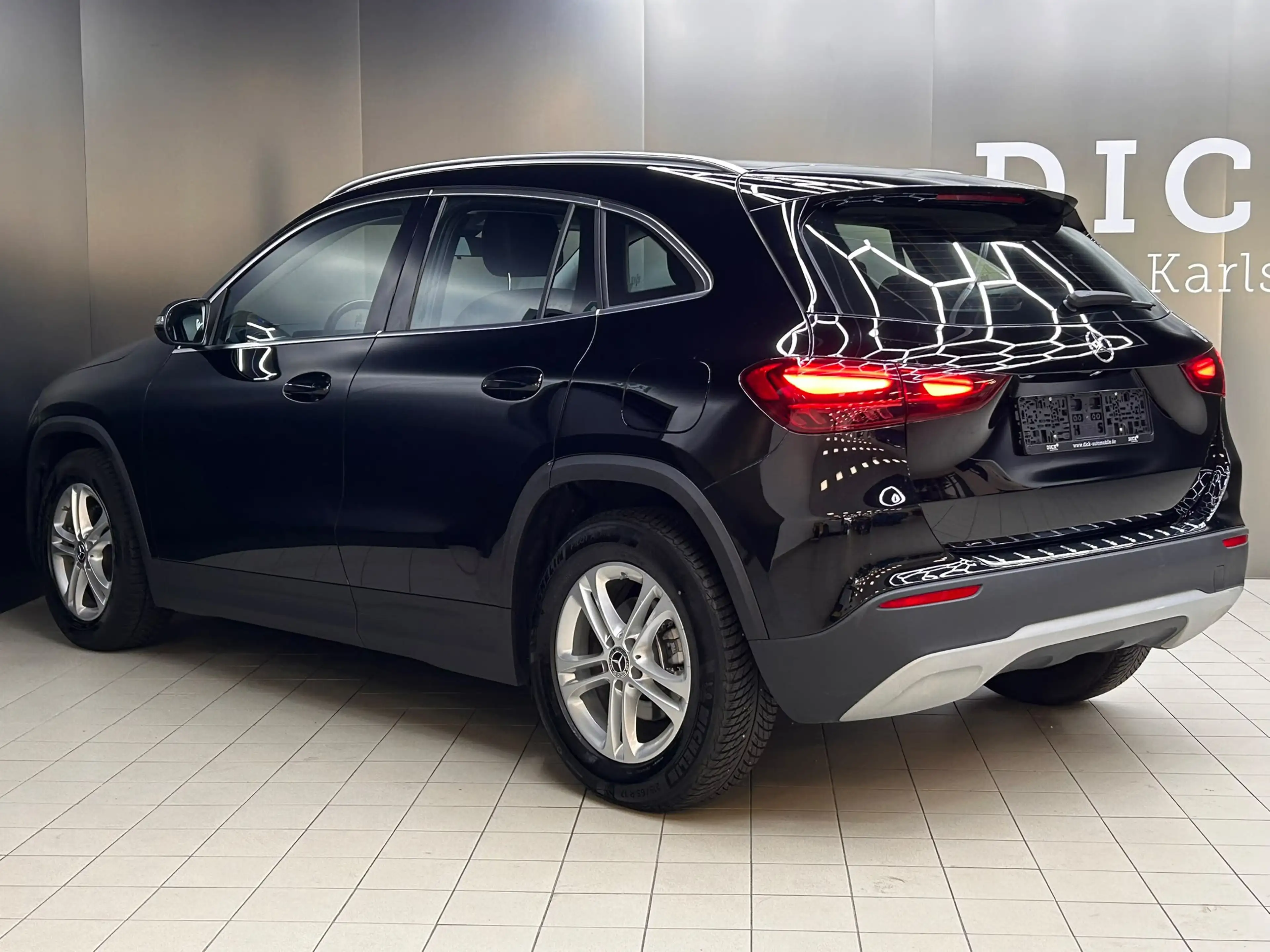 Mercedes-Benz GLA 180 CGI 7G LEDER+LED+NAVI+SHZ+KAMERA+ACC+DAB — photo 5