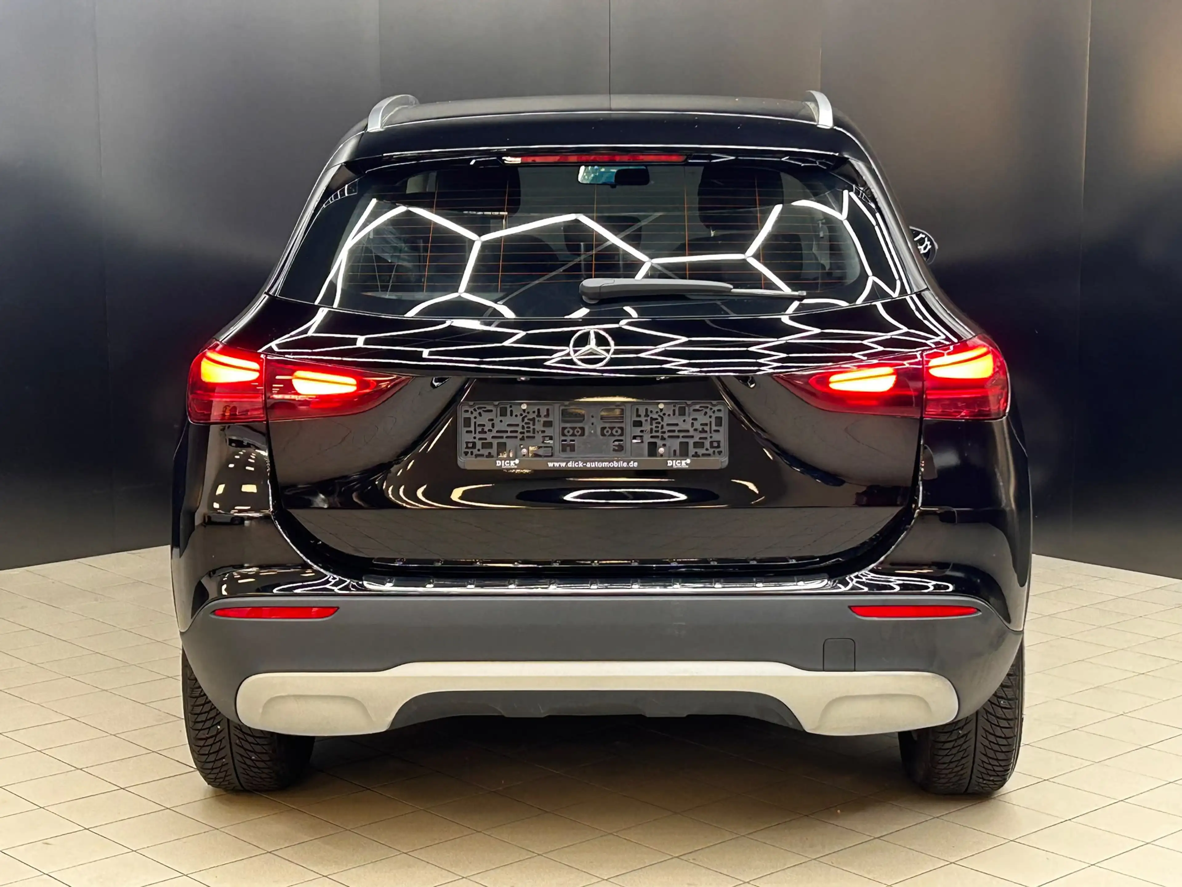 Mercedes-Benz GLA 180 CGI 7G LEDER+LED+NAVI+SHZ+KAMERA+ACC+DAB — photo 6