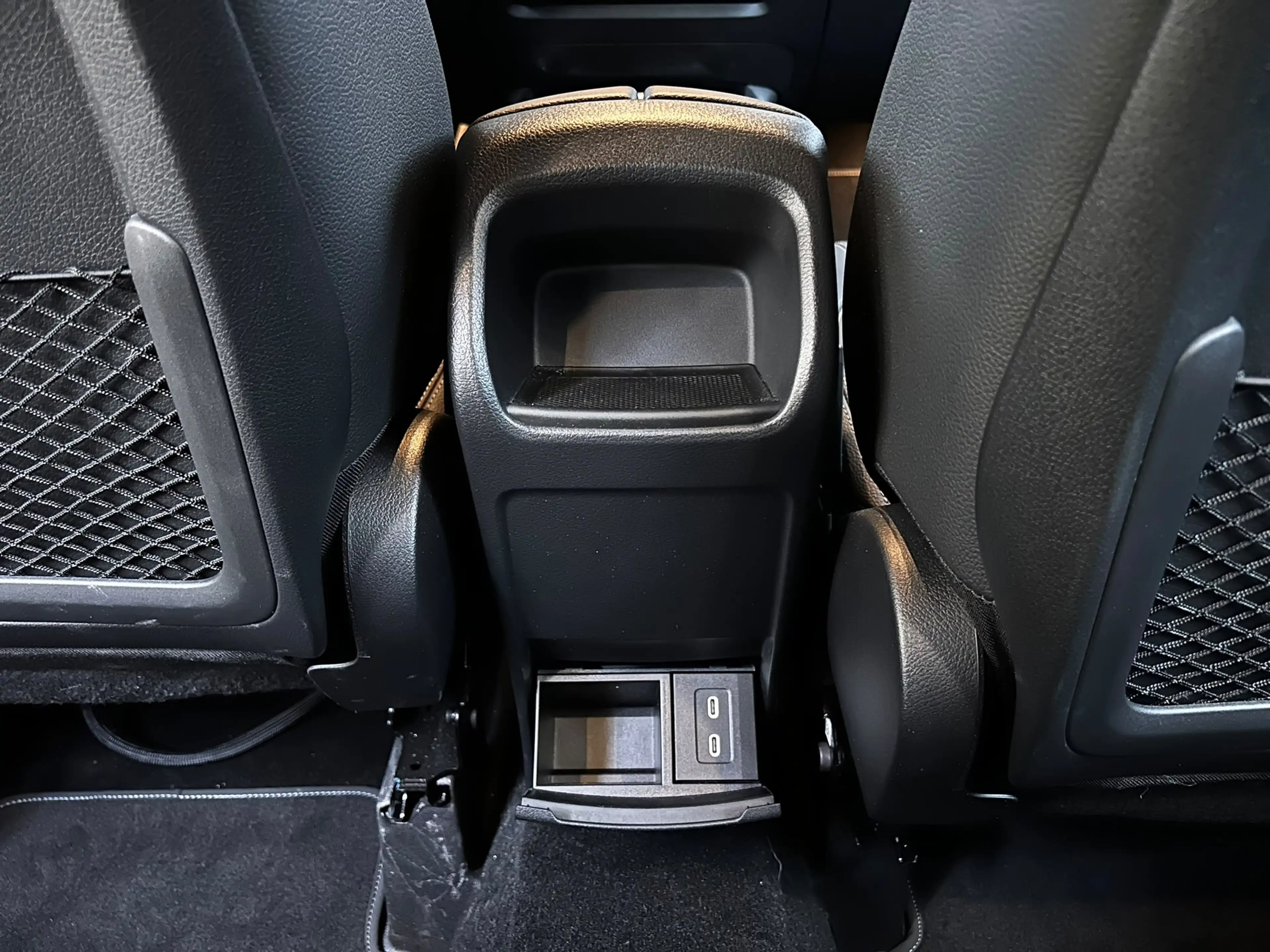 Mercedes-Benz GLA 180 CGI 7G LEDER+LED+NAVI+SHZ+KAMERA+ACC+DAB — photo 12
