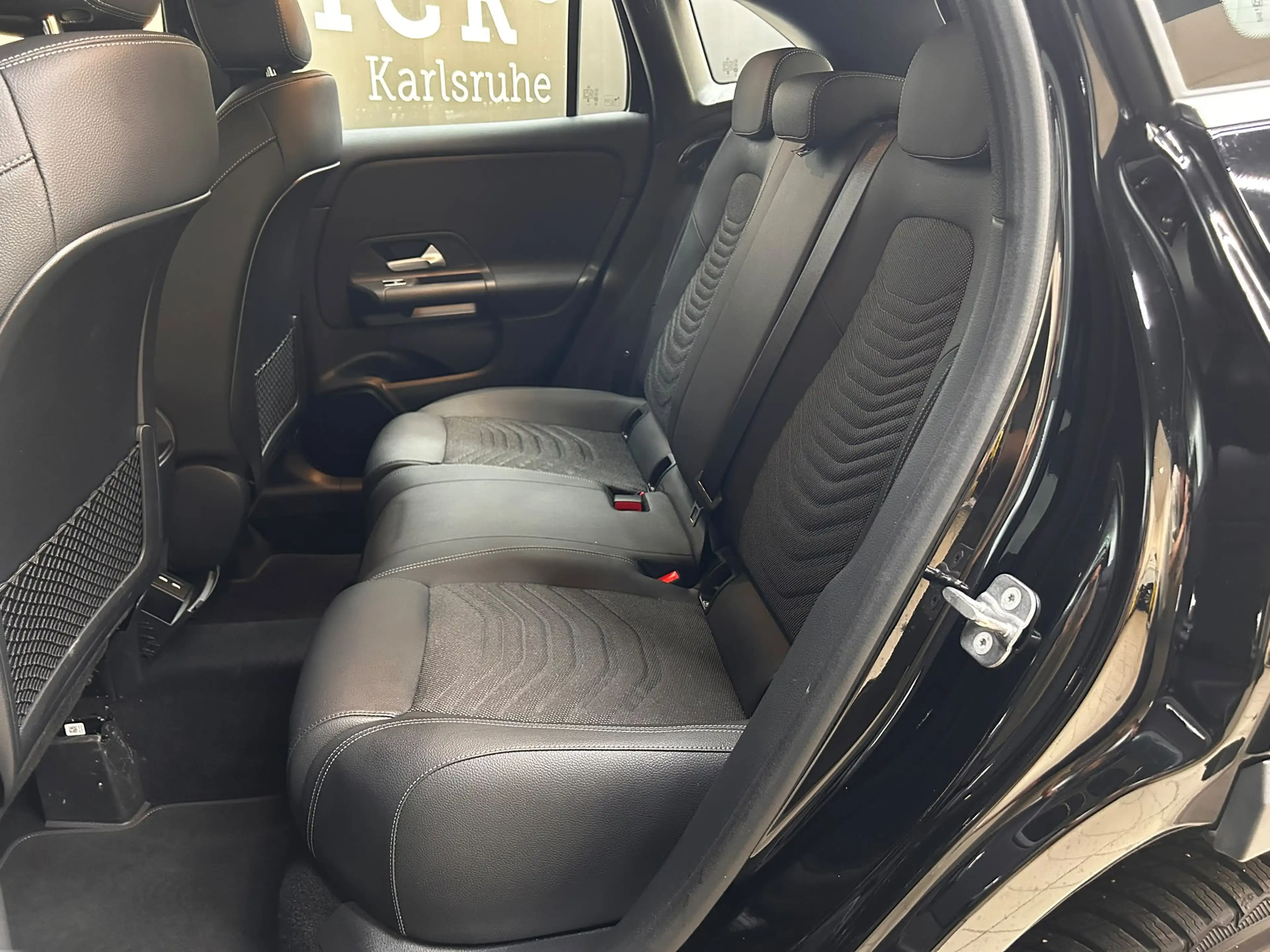 Mercedes-Benz GLA 180 CGI 7G LEDER+LED+NAVI+SHZ+KAMERA+ACC+DAB — photo 10