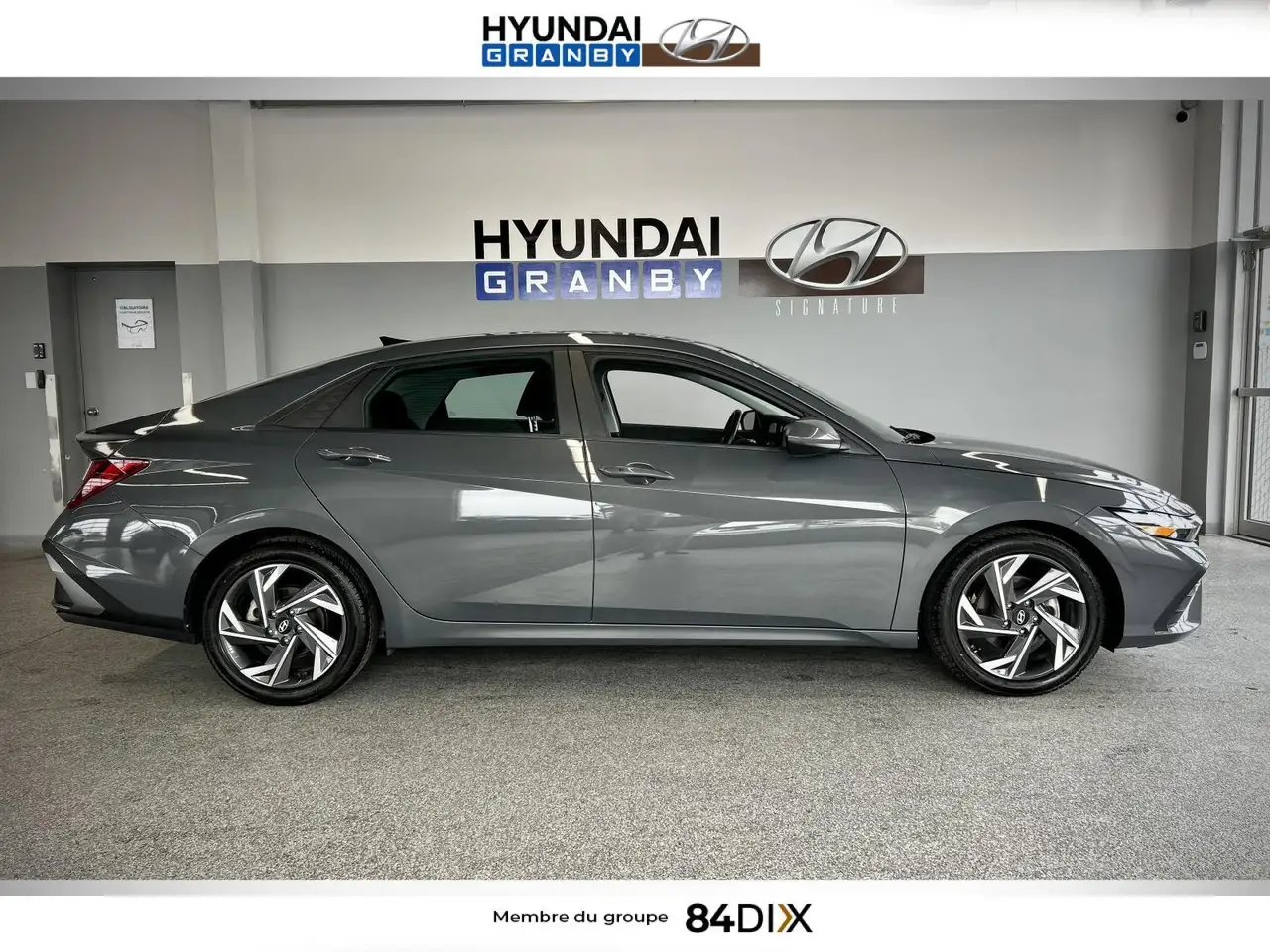 Hyundai ELANTRA photo Hyundai ELANTRA