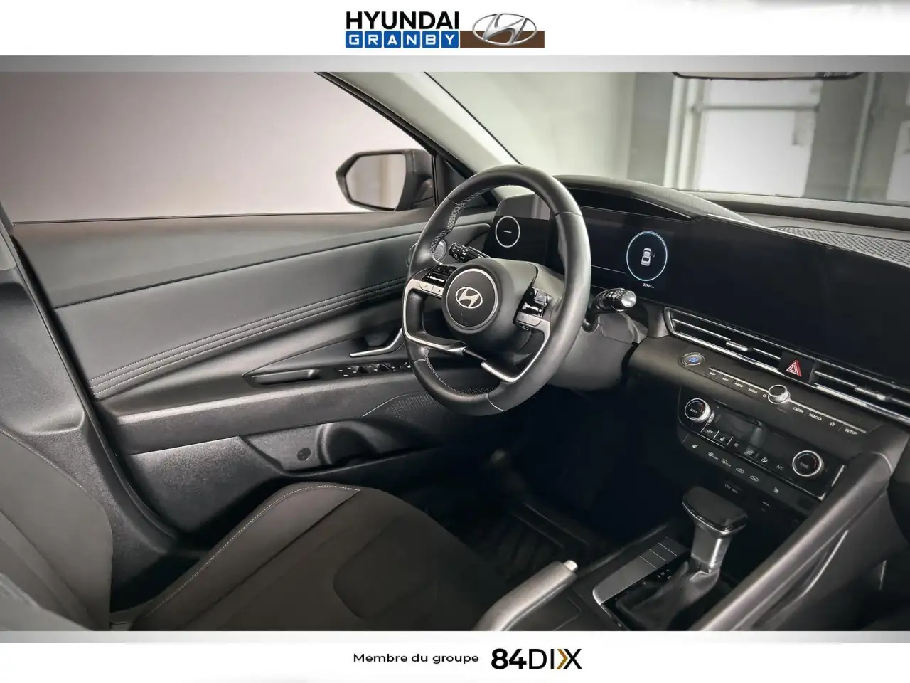 Hyundai ELANTRA photo Hyundai ELANTRA