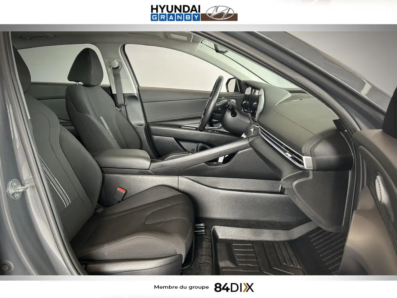 Hyundai ELANTRA photo Hyundai ELANTRA