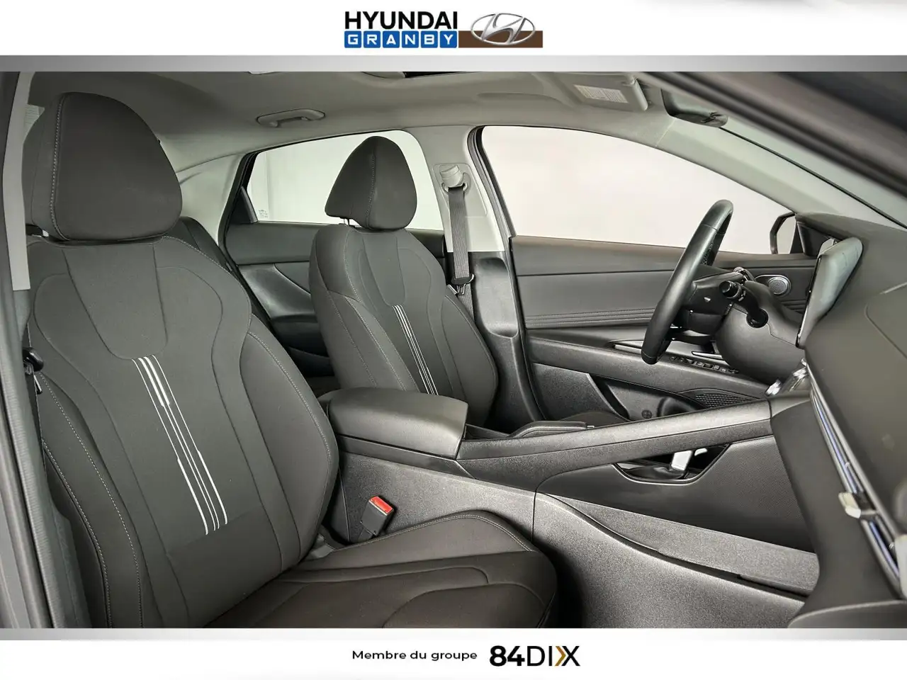 Hyundai ELANTRA photo Hyundai ELANTRA