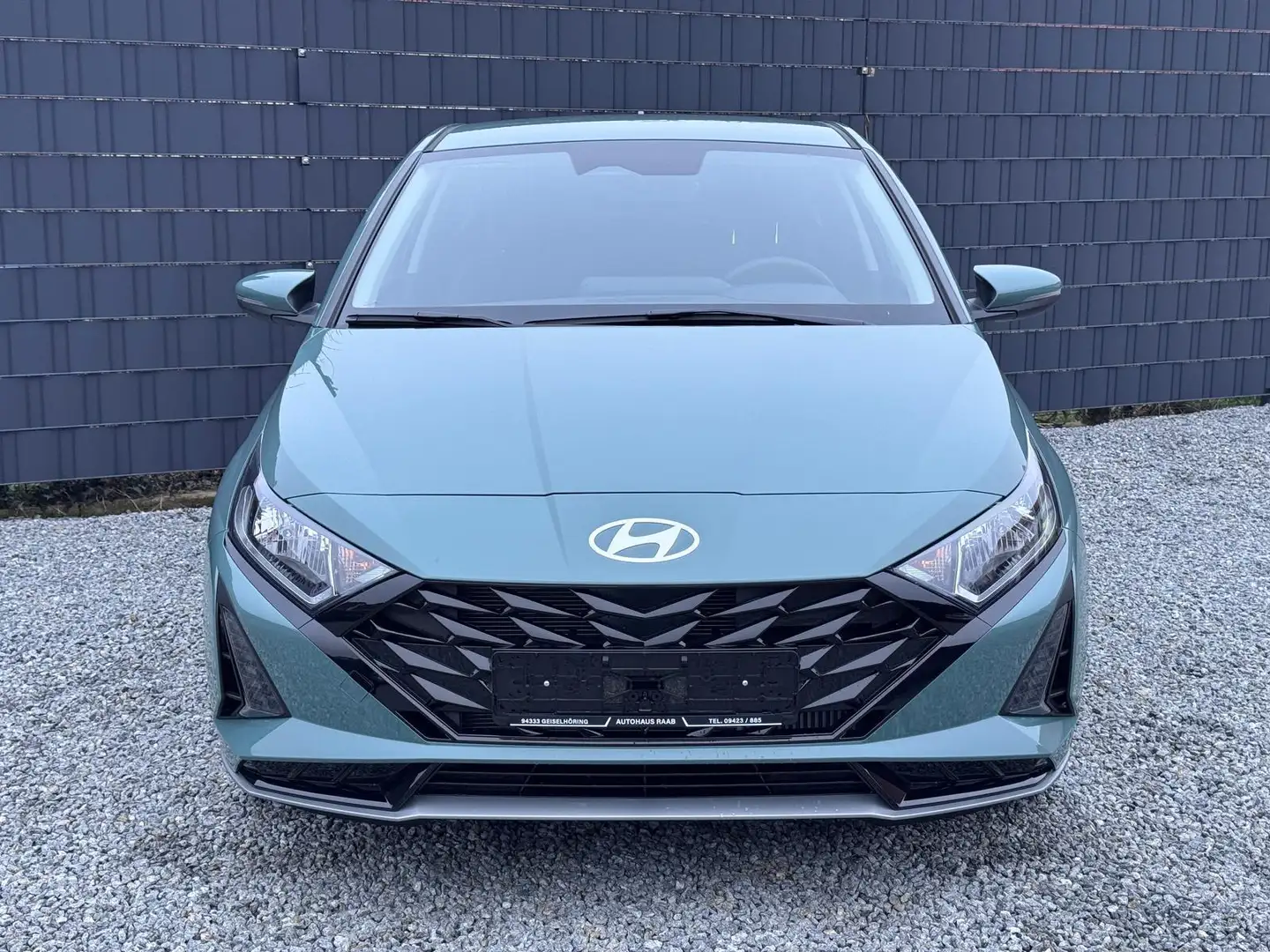 Hyundai i20 Family Automatik 66 kW (90 PS), Automatik Grün - 2