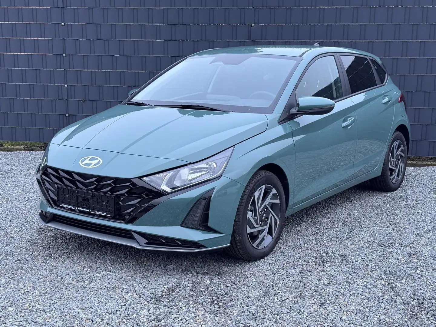 Hyundai i20 Family Automatik 66 kW (90 PS), Automatik Grün - 1