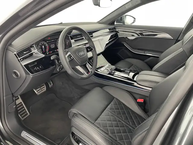 Audi A8 view 9