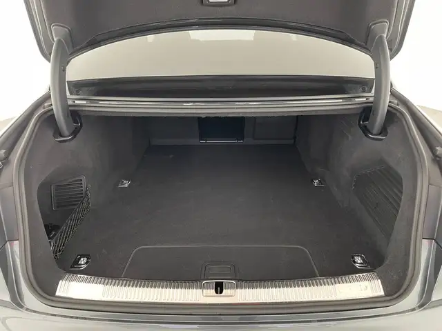 Audi A8 view 8