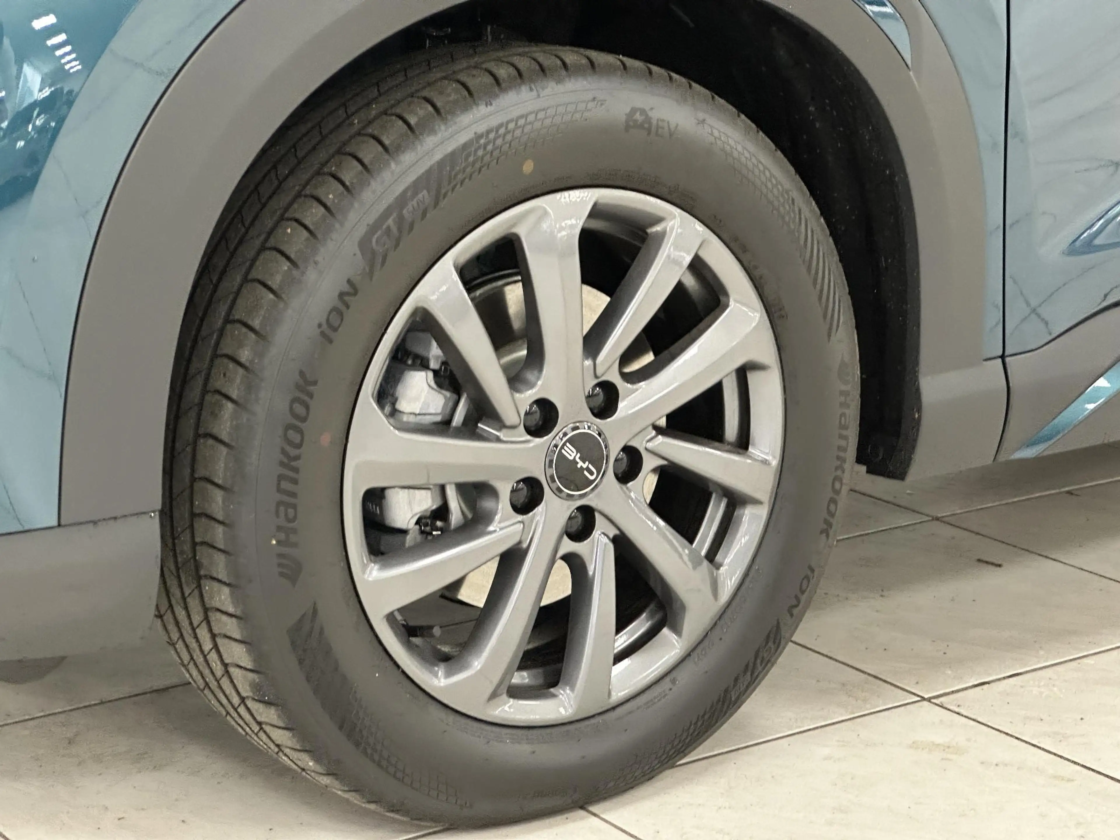 BYD Atto 2 1.5 DM-i Boost Panoramadak | 360 camera | Leder in — photo 33