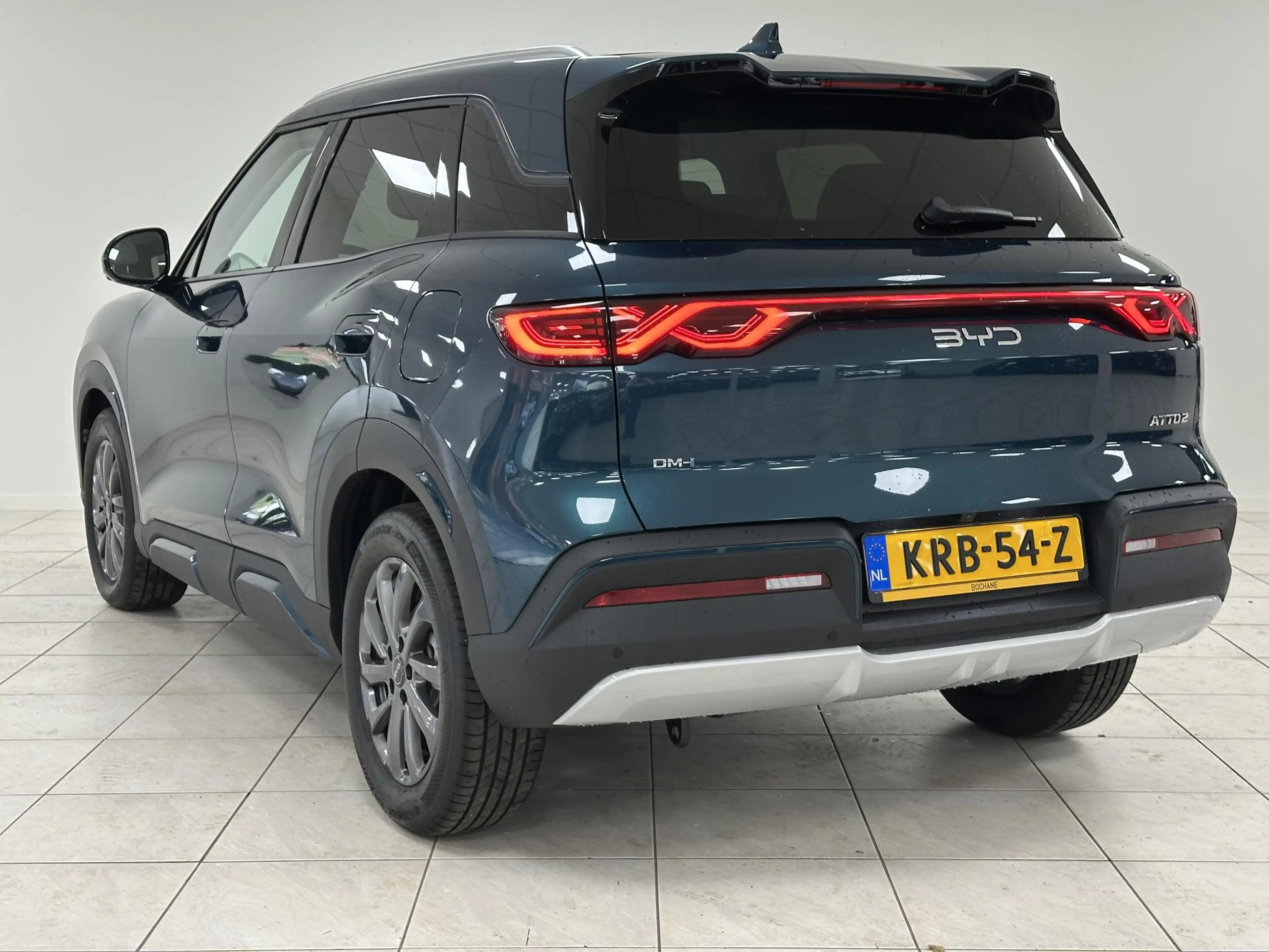 BYD Atto 2 1.5 DM-i Boost Panoramadak | 360 camera | Leder in — photo 6