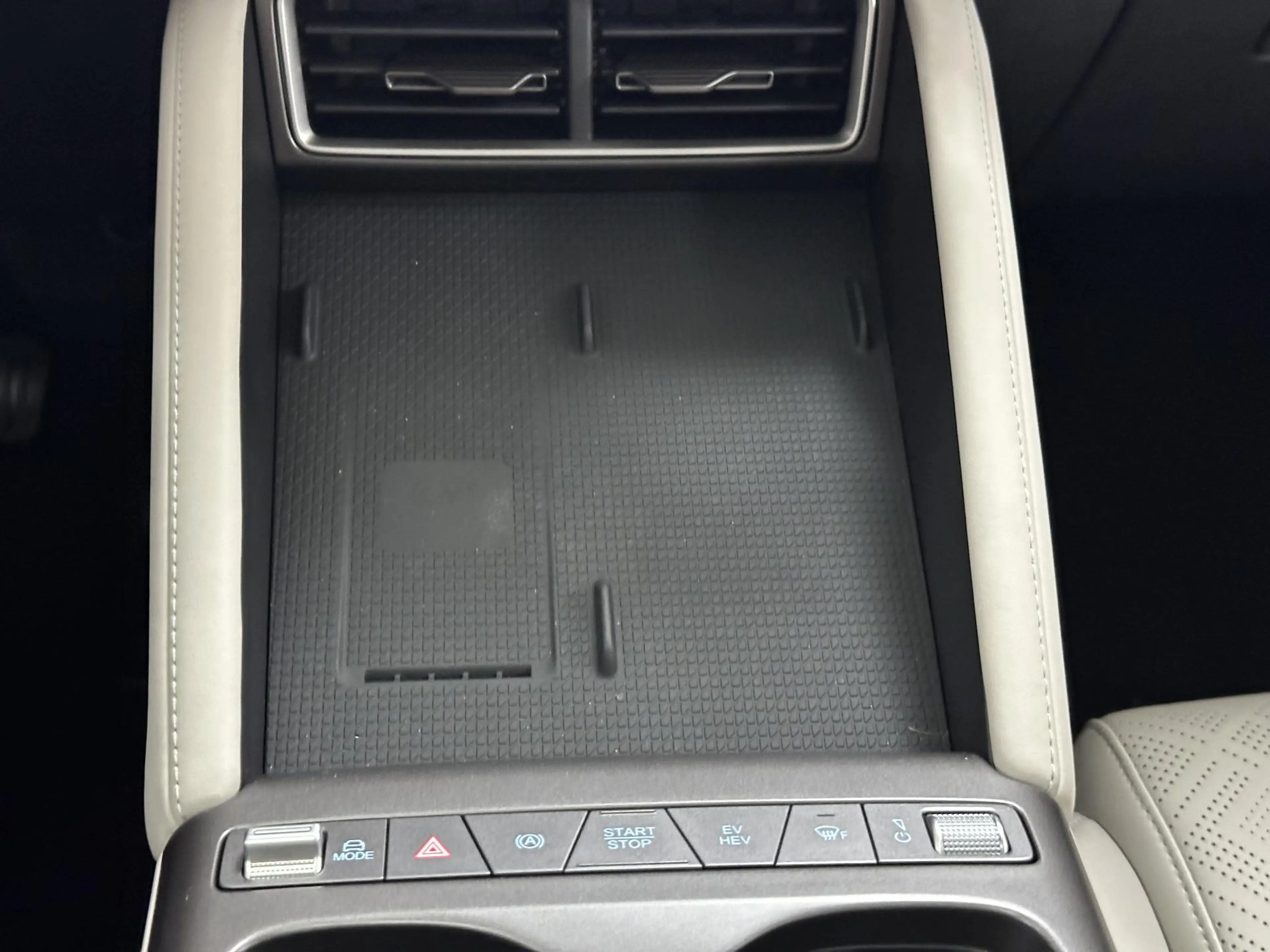 BYD Atto 2 1.5 DM-i Boost Panoramadak | 360 camera | Leder in — photo 17