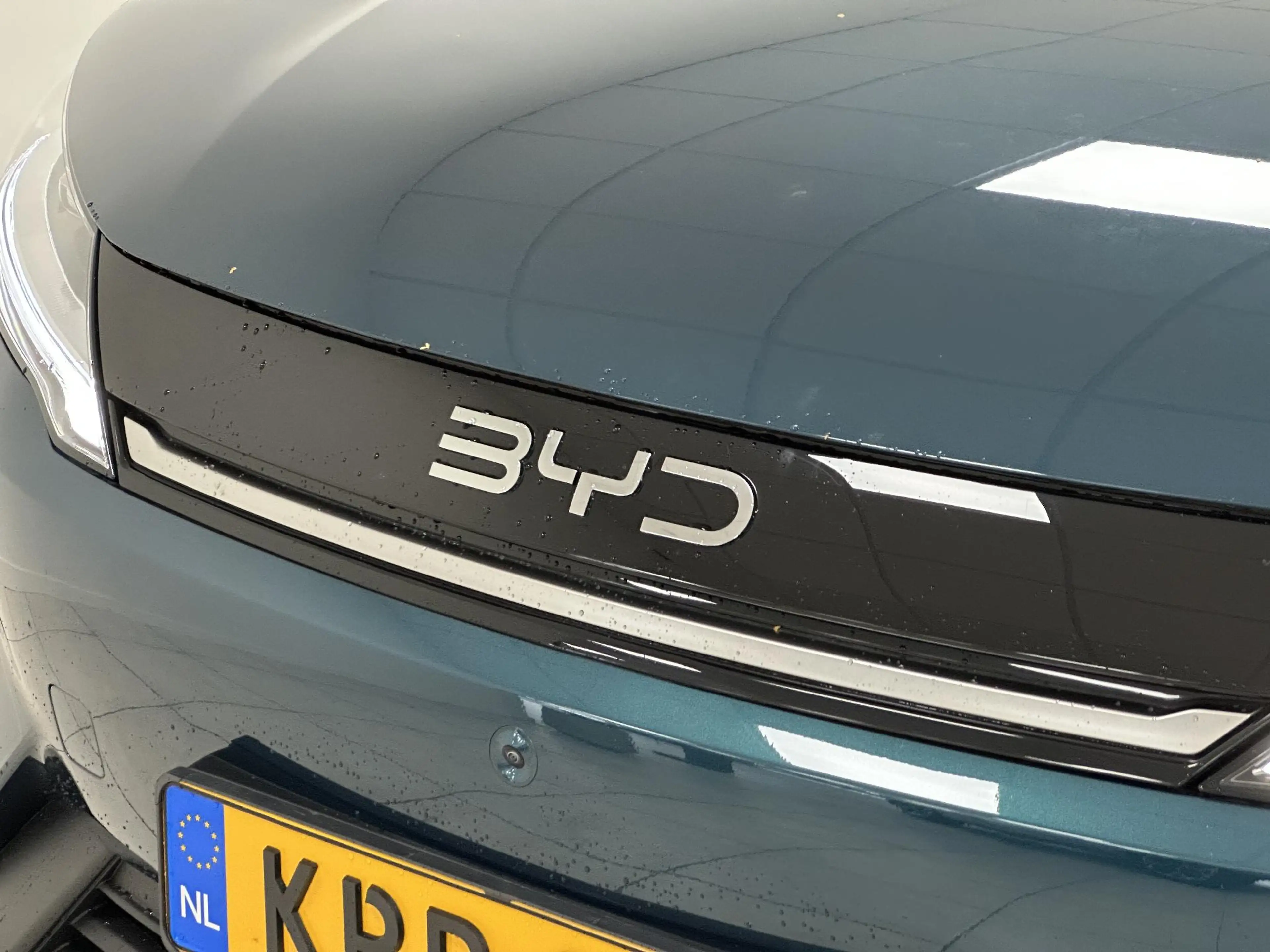 BYD Atto 2 1.5 DM-i Boost Panoramadak | 360 camera | Leder in — photo 31