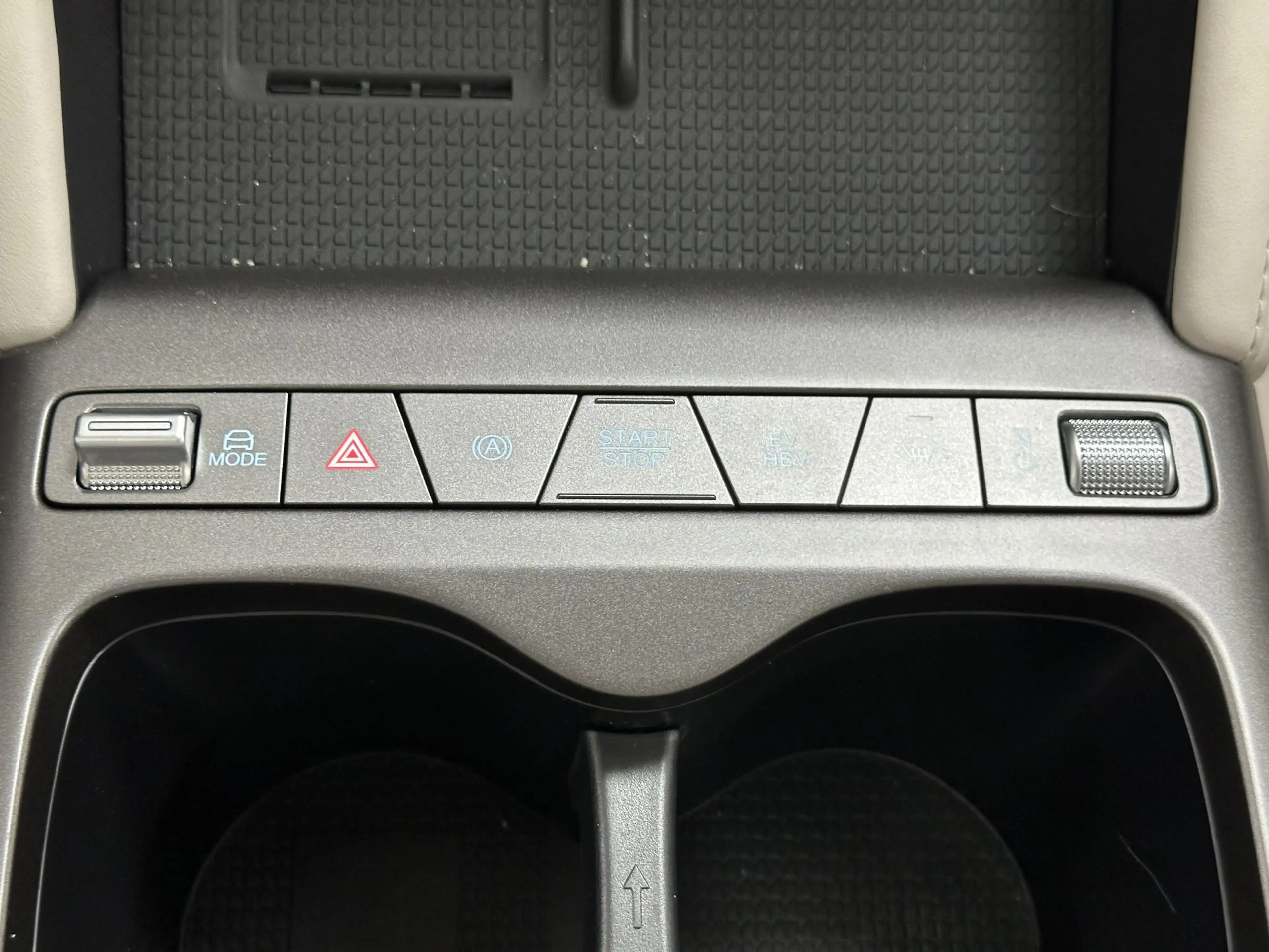 BYD Atto 2 1.5 DM-i Boost Panoramadak | 360 camera | Leder in — photo 18