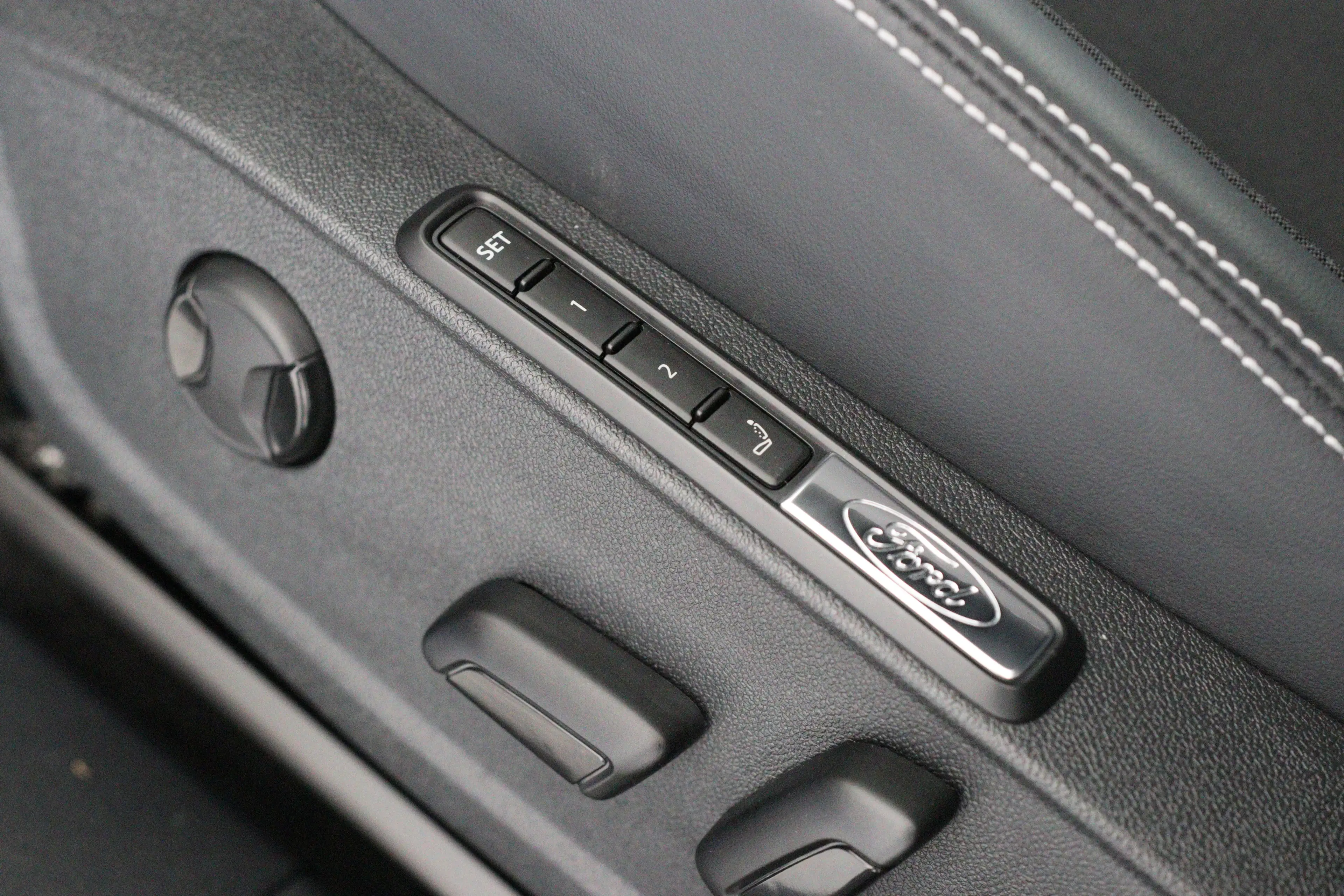 Ford Capri Premium Extended Range AWD 79 kWh 1e Eigenaar! | W — photo 7