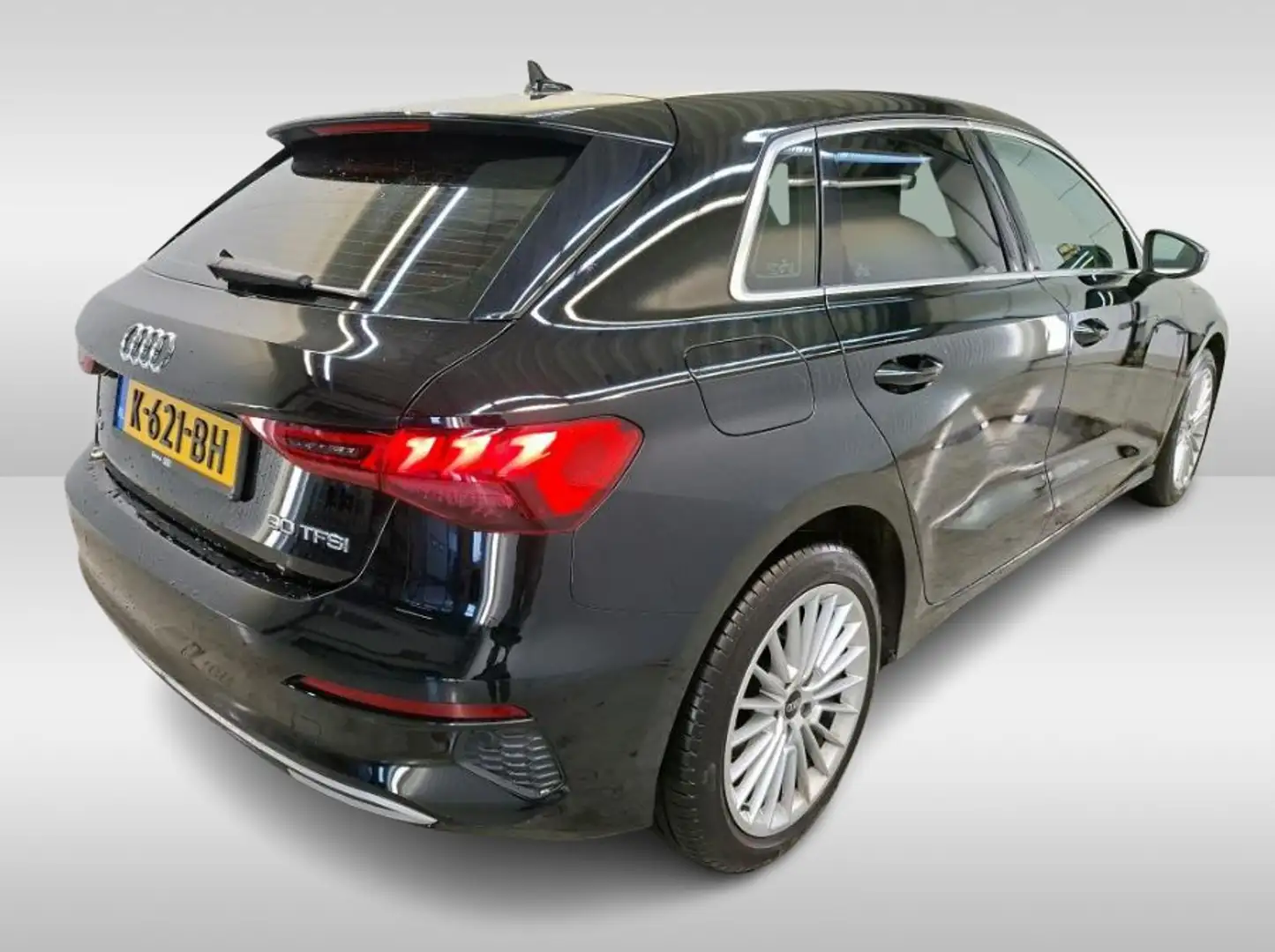 Audi A3 Sportback 30 TFSI Business edition 5Drs. / Virtual Zwart - 2