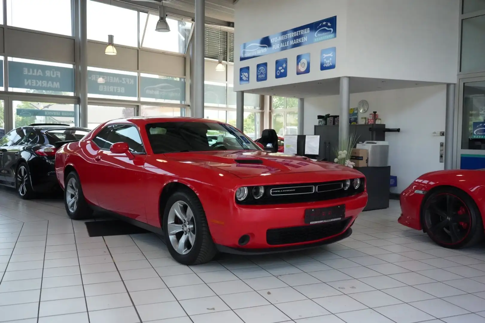 Dodge Challenger SXT Rouge - 2