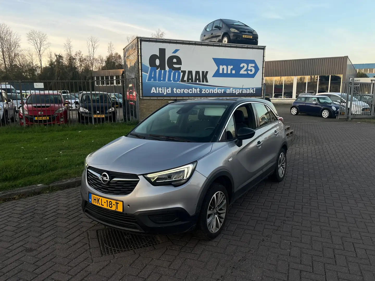 Opel Crossland X 1.2 Turbo Stoelverwarming & Leder Grijs - 1