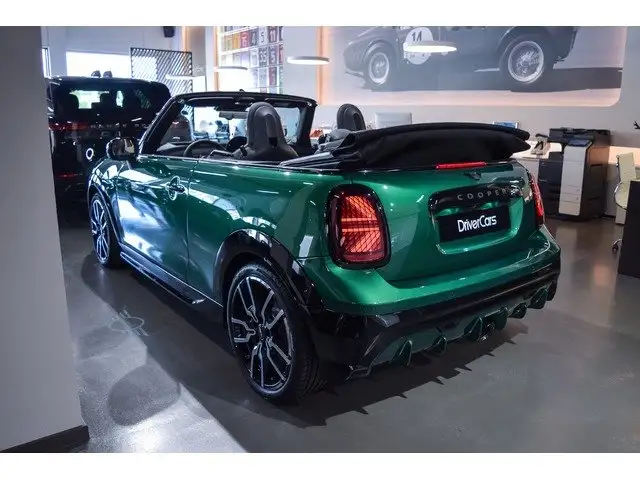Mini Convertible view 27