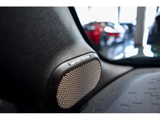 Mini Convertible view 19