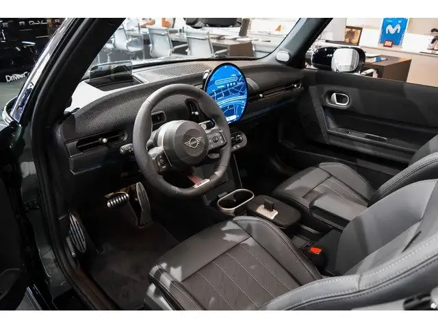Mini Convertible view 5