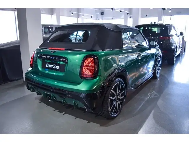 Mini Convertible view 30