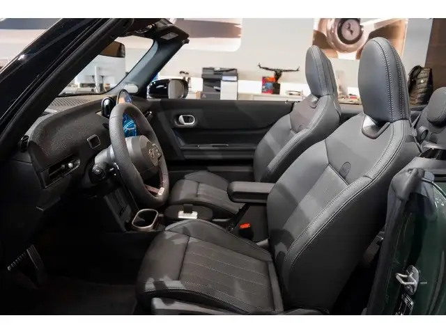Mini Convertible view 7