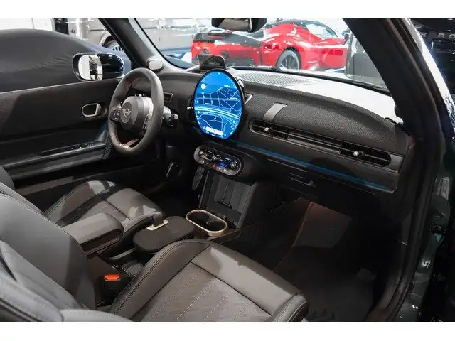 Mini Convertible view 6