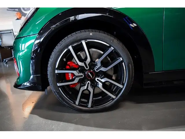 Mini Convertible view 22