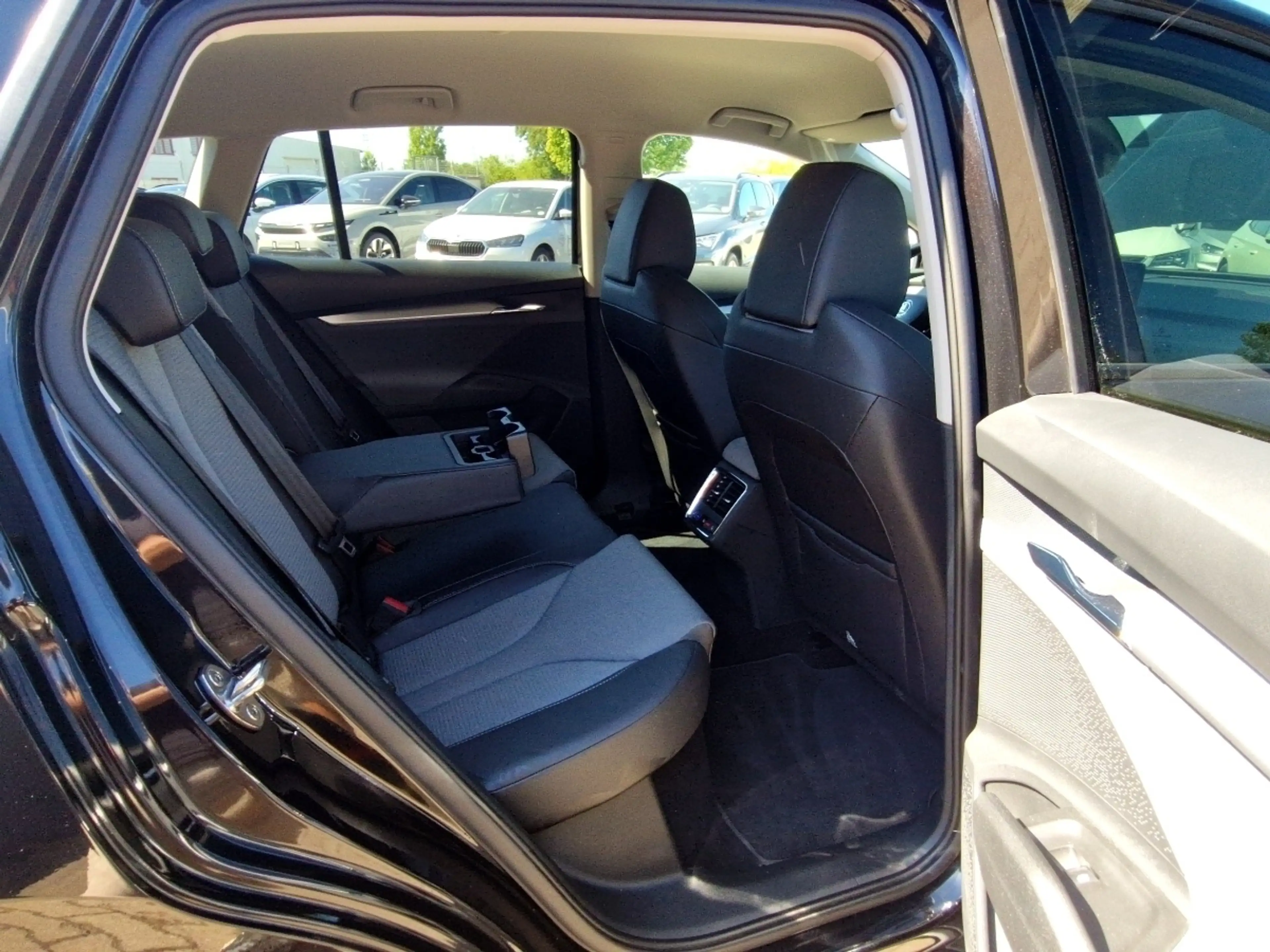 Skoda Enyaq 60 Loft LED Navi DAB PDC Klimaautomatik — photo 9