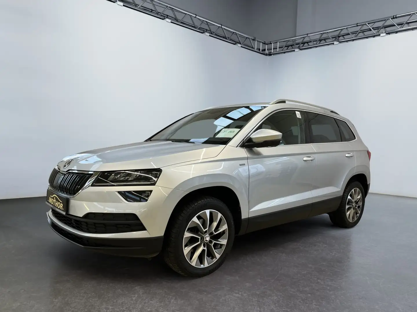 Skoda Karoq Clever 1.5 TSI DSG AHK Vorbereitung Silber - 2