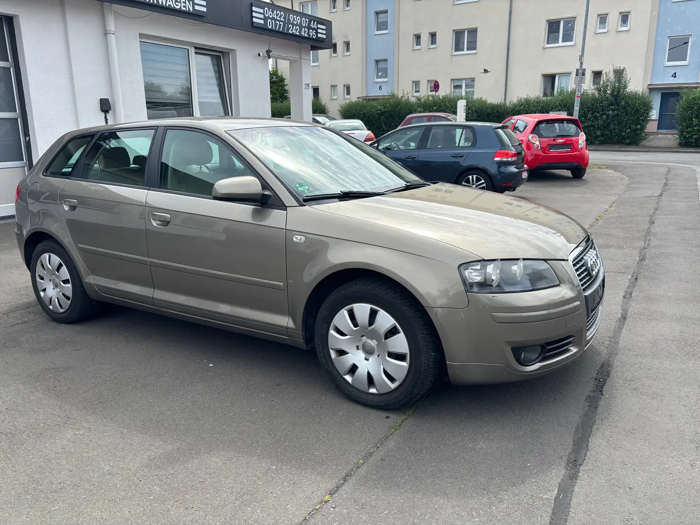 Audi A3 2.0 FSI Sportback Ambiente Beige - 2